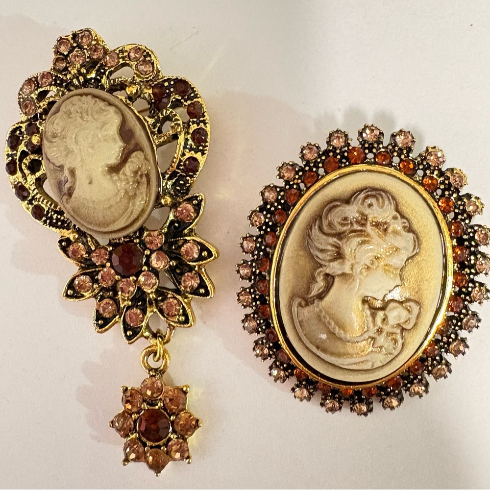 Vintage inspired Gold tone and Brown Cameo style Brooch Set